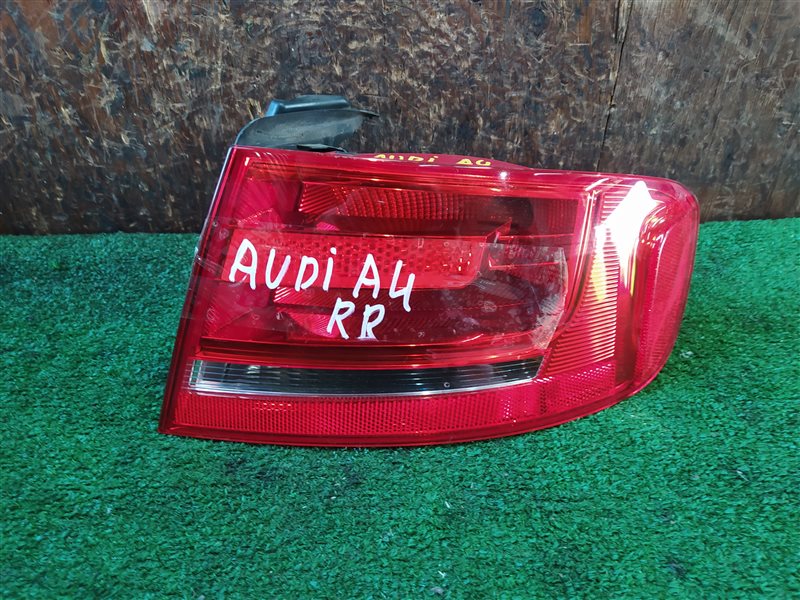 Стоп-сигнал Audi A4 B8 правый