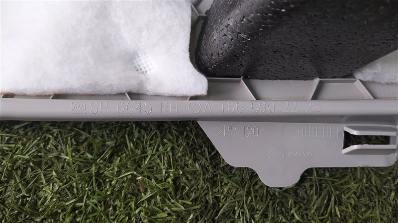 Накладка на стойку кузова задняя правая GL CLASS X166