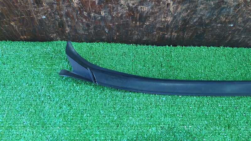 Молдинг лобового стекла левый GL CLASS X166