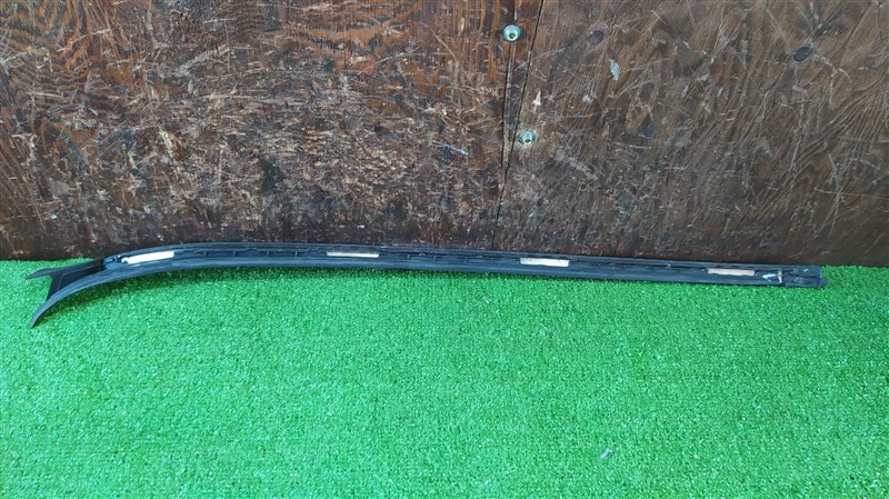 Молдинг лобового стекла левый GL CLASS X166