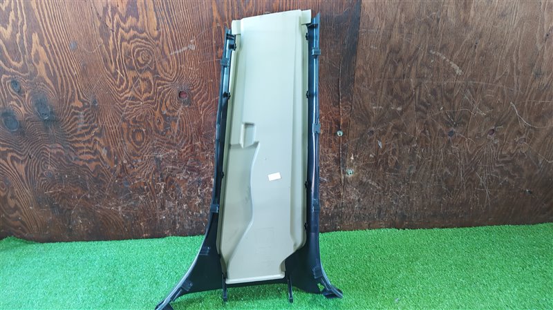 Обшивка стойки кузова левая GL CLASS X166