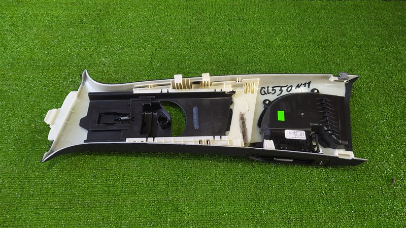 Обшивка стойки кузова правая GL CLASS X166