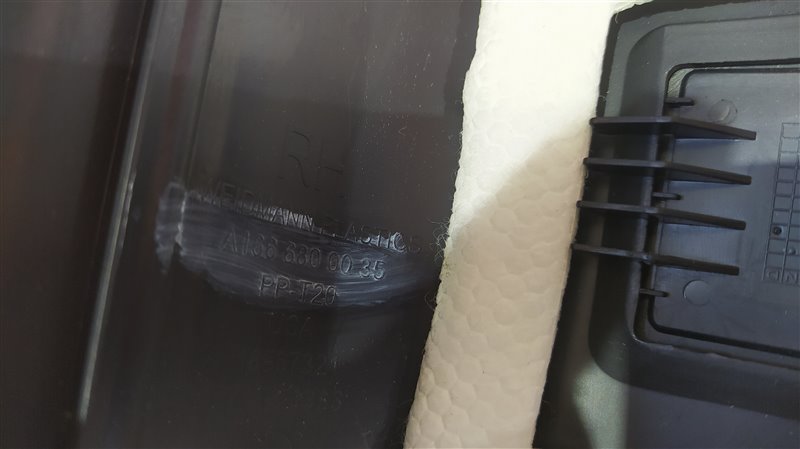 Порожек пластиковый правый GL CLASS X166