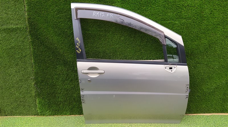 Дверь Nissan Liberty RM12 передняя правая