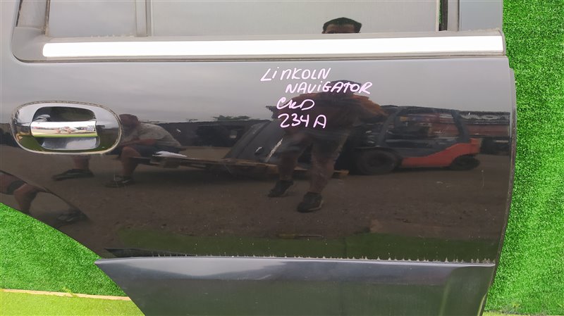 Дверь задняя правая LINCOLN NAVIGATOR U228