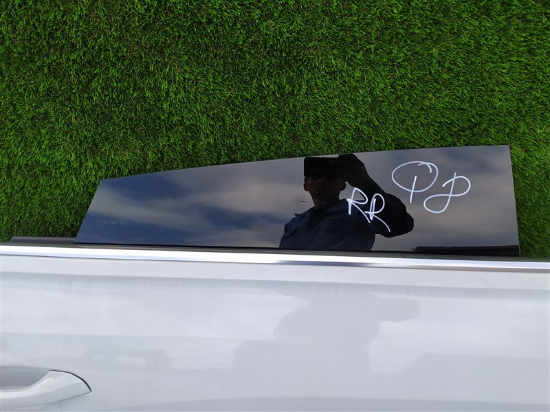 Дверь задняя правая Q8 4MN