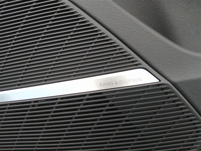 Дверь задняя правая Q8 4MN