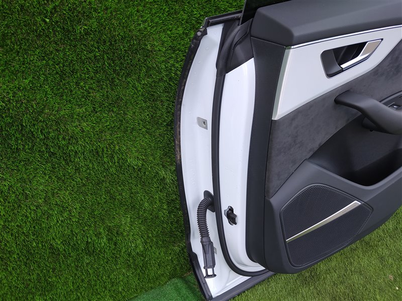 Дверь задняя правая Q8 4MN