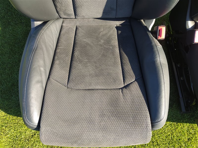 Сидения комплект Q8 4MN Сидения комплект Q8 4MN