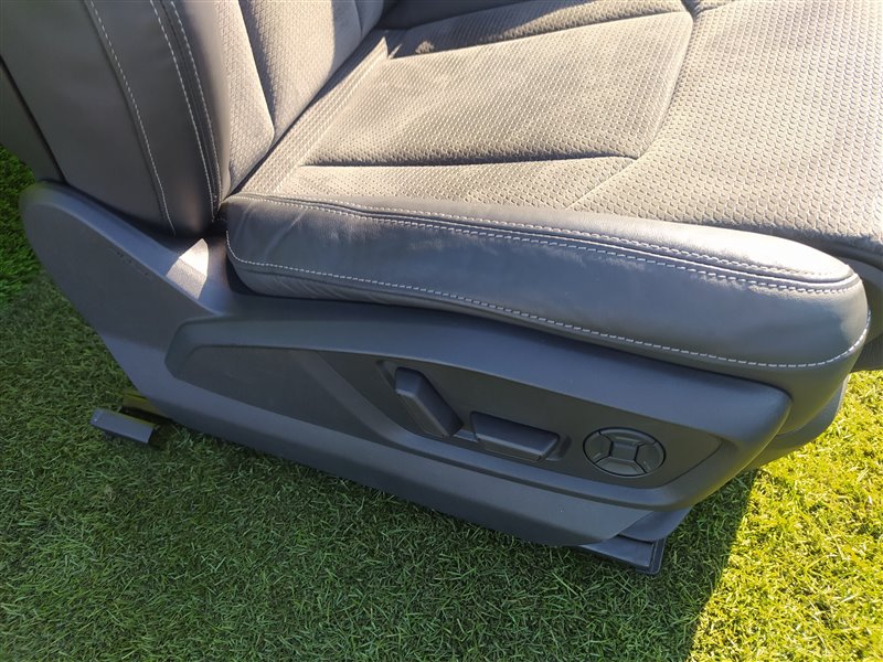 Сидения комплект Q8 4MN Сидения комплект Q8 4MN