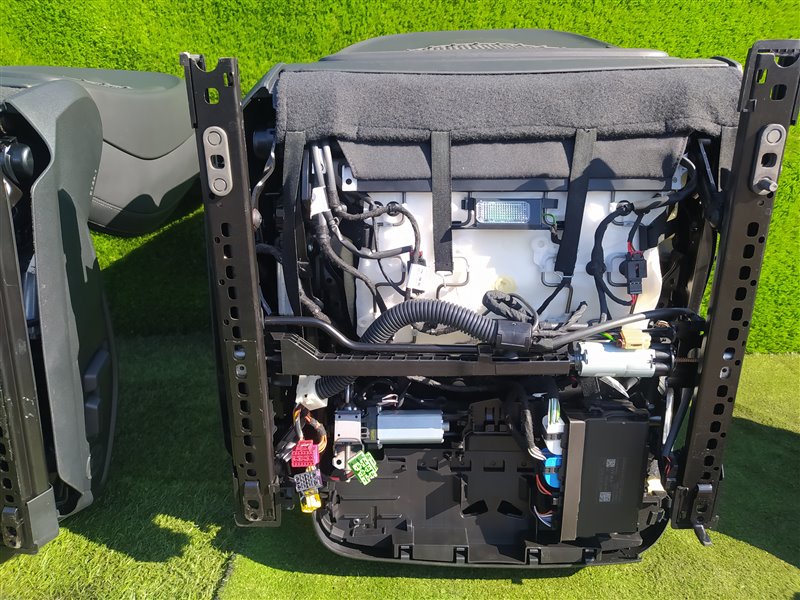 Сидения комплект Q8 4MN Сидения комплект Q8 4MN