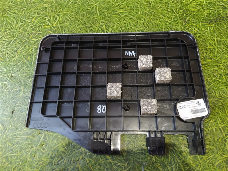 Обшивка капота Q8 4MN