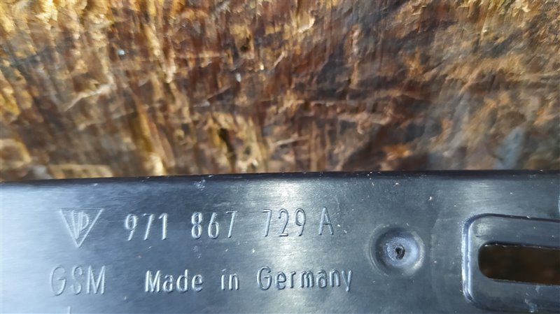 Крепление левое PANAMERA 971