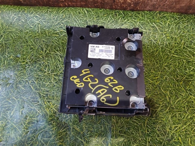 Блок управления магнитолой A6 2013 C7