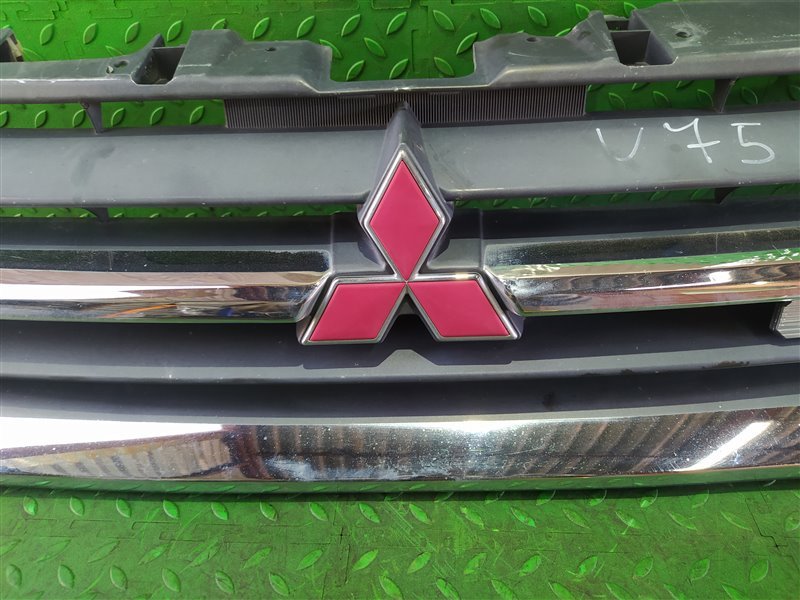 Решетка радиатора MITSUBISHI PAJERO V63W Решетка радиатора MITSUBISHI PAJERO V63W