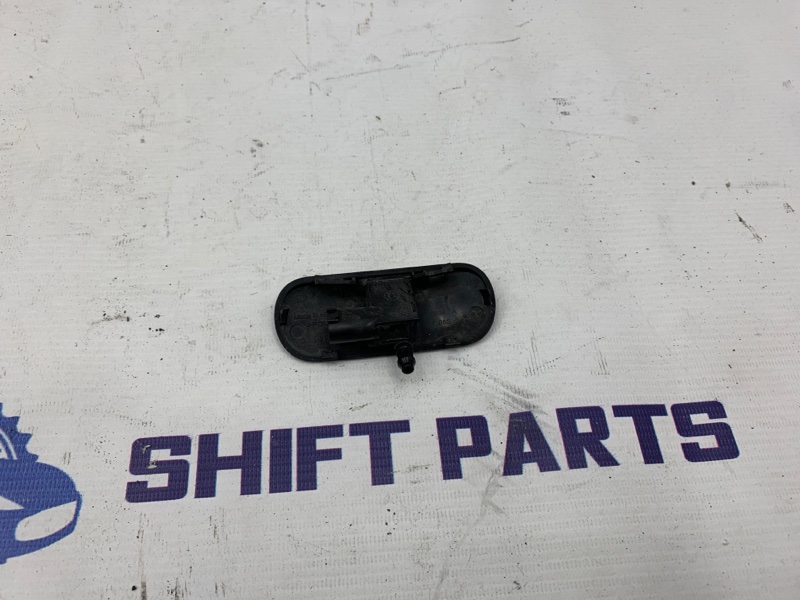 Запчасть форсунка стеклоомывателя правая AUDI A1 2011 8X CAXA 8X0955988A контрактная Форсунка стеклоомывателя правая AUDI A1 2011 8X CAXA 8X0955988A контрактная