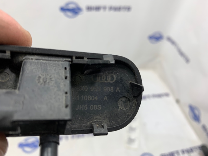 Форсунка стеклоомывателя правая A1 2011 8X CAXA Форсунка стеклоомывателя правая A1 2011 8X CAXA