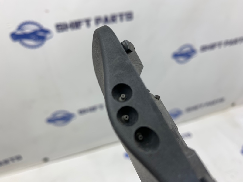 Форсунка стеклоомывателя правая AUDI A1 8X CAXA Форсунка стеклоомывателя правая AUDI A1 8X CAXA