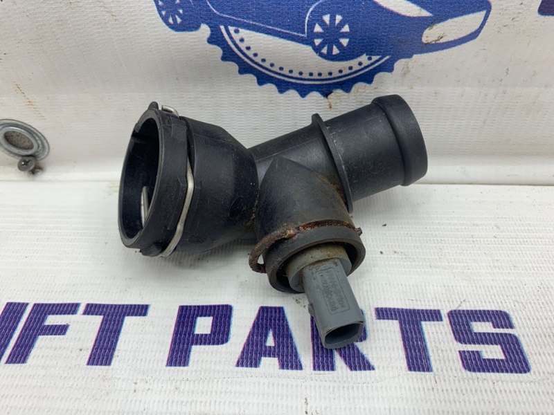 Фланец системы охлаждения SEAT LEON 1P1 CBZB