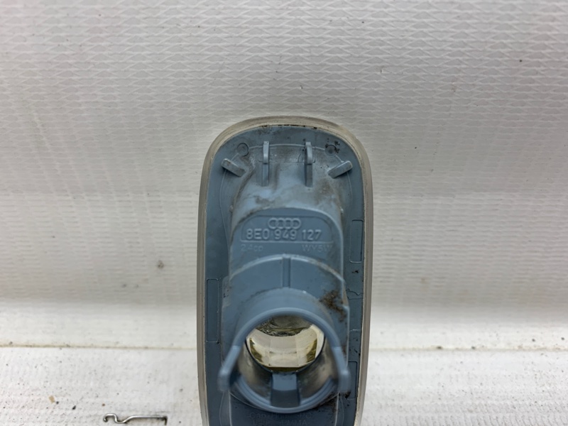 Повторитель указателя поворота AUDI A6 C6 AUK