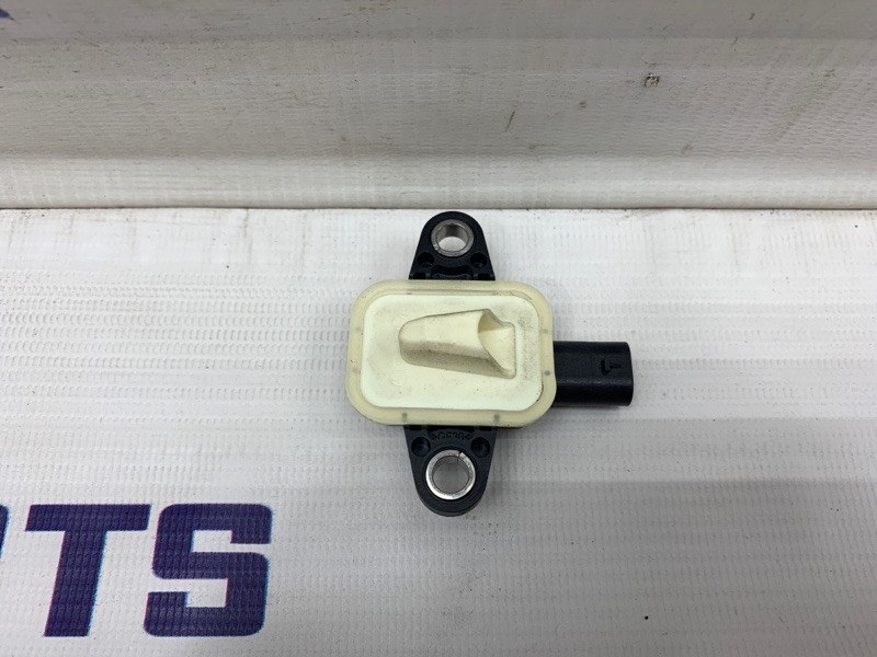 Датчик AIR BAG передний A1 2012 8X CAXA