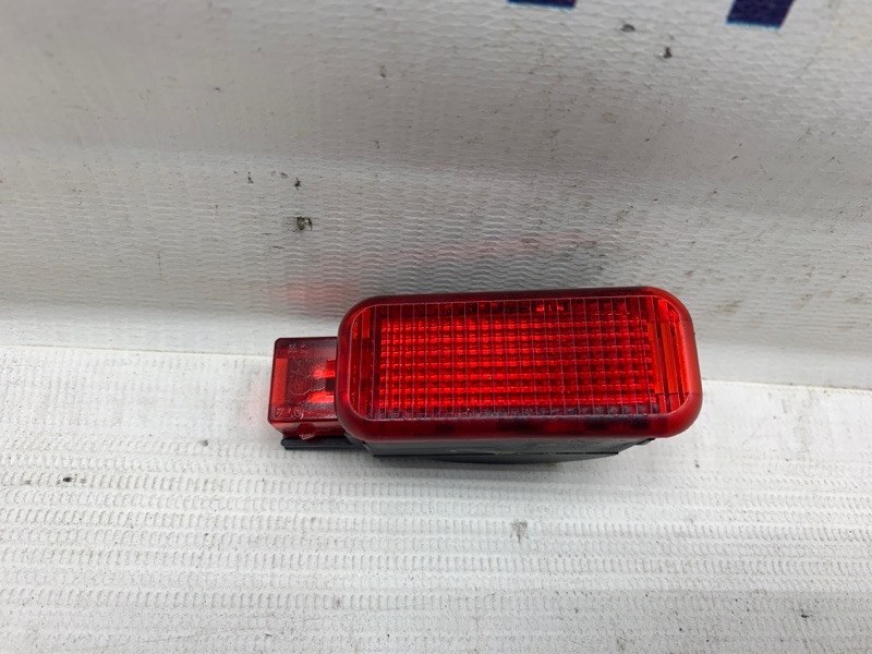 Запчасть плафон салонный AUDI Q3 2014 8U CCZC 6Y0947411 контрактная Плафон салонный AUDI Q3 2014 8U CCZC 6Y0947411 контрактная