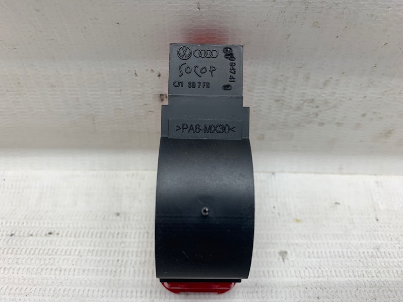 Плафон салонный Q3 2014 8U CCZC Плафон салонный Q3 2014 8U CCZC