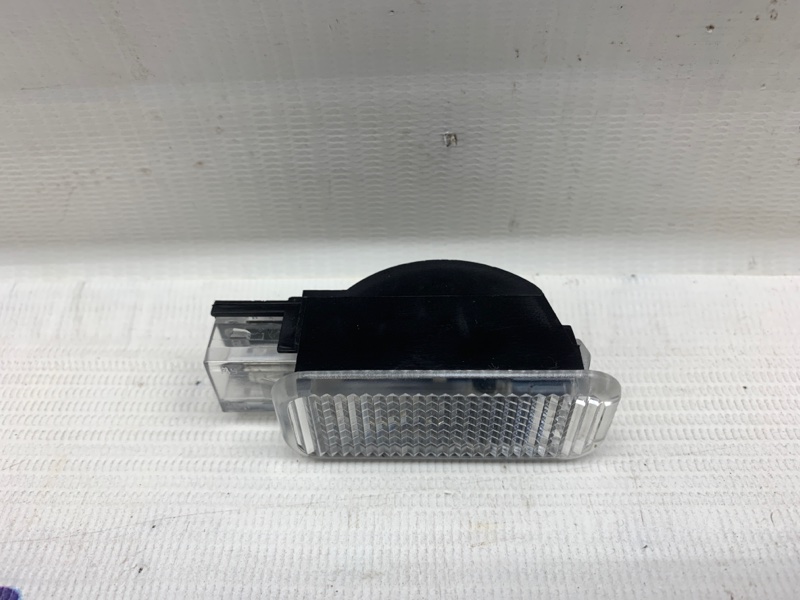 Плафон салонный A5 2010 8T CDNC Плафон салонный A5 2010 8T CDNC