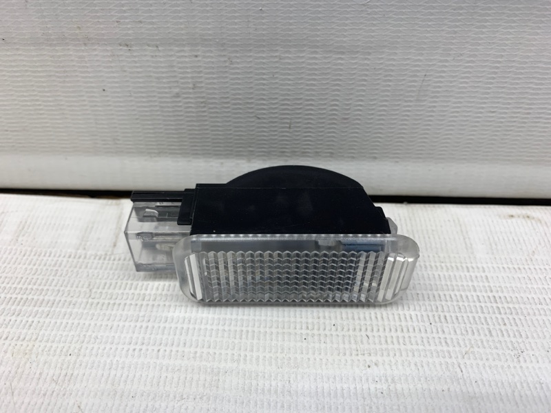 Плафон салонный AUDI A5 2010 8T CDNC 4B0947415A контрактная