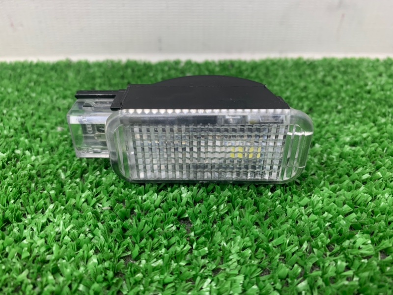 Плафон салонный AUDI A4 2010 B8 CDNC 4B0947415A контрактная