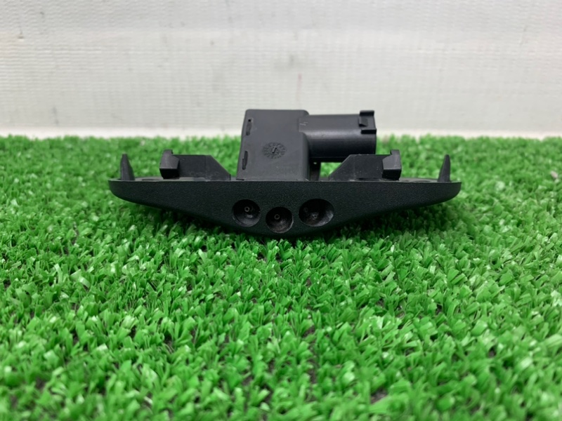 Форсунка стеклоомывателя правая A1 2011 8X CAXA Форсунка стеклоомывателя правая A1 2011 8X CAXA