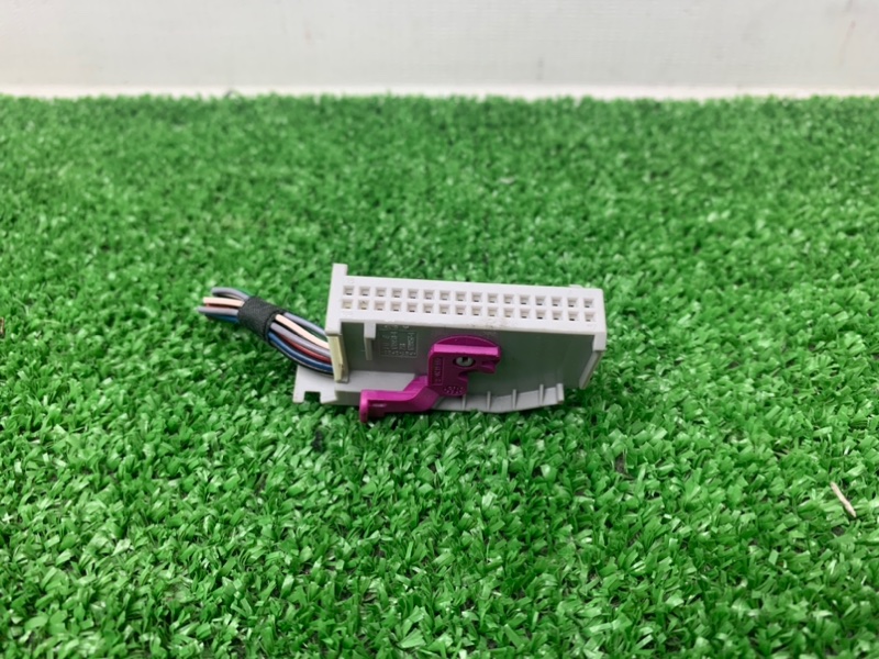 Разъем AUDI A4 2010 B8 CDNC 1J0972977 контрактная