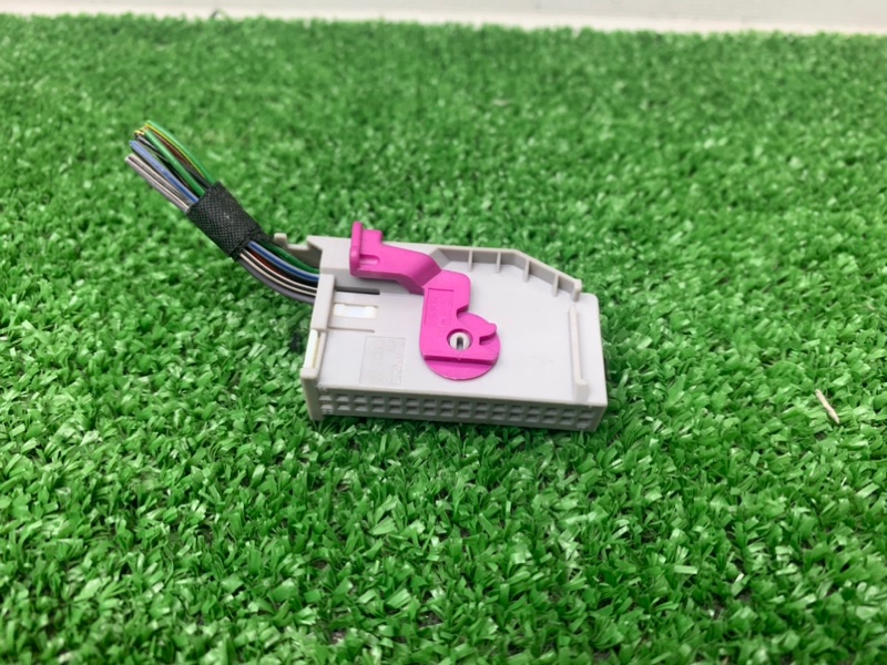 Разъем A4 2010 B8 CDNC