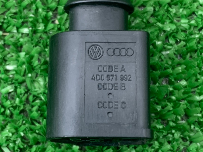 Разъем AUDI A4 B8 CDNC