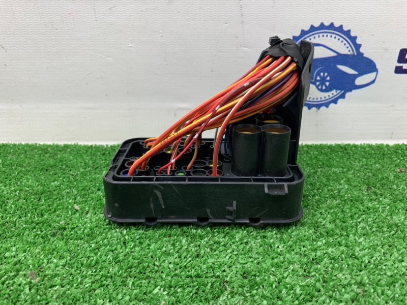 Запчасть разъем VOLKSWAGEN GOLF 2012 6 CBZB 1K0937700B контрактная Разъем VOLKSWAGEN GOLF 2012 6 CBZB 1K0937700B контрактная