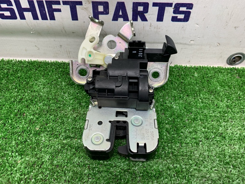 Замок крышки багажника AUDI A7 2011 4G CGWB 8K9827505A контрактная