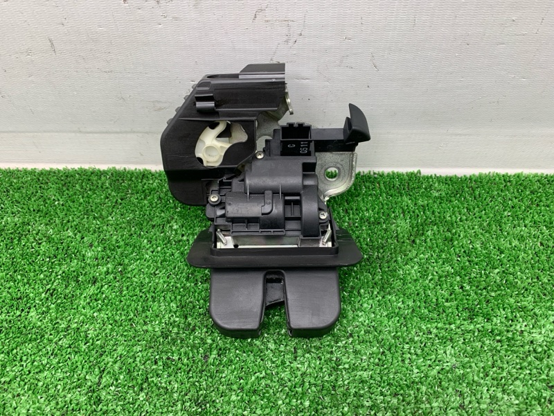 Замок багажника AUDI A1 2011 8X CAXA 8R0827505 контрактная