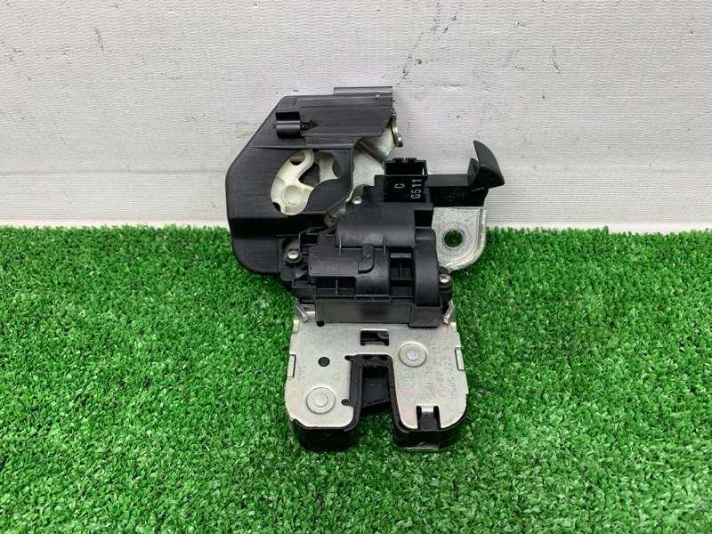 Замок багажника A1 2011 8X CAXA