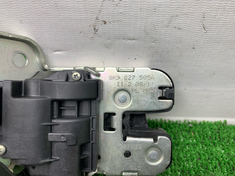 Замок багажника A1 2011 8X CAXA