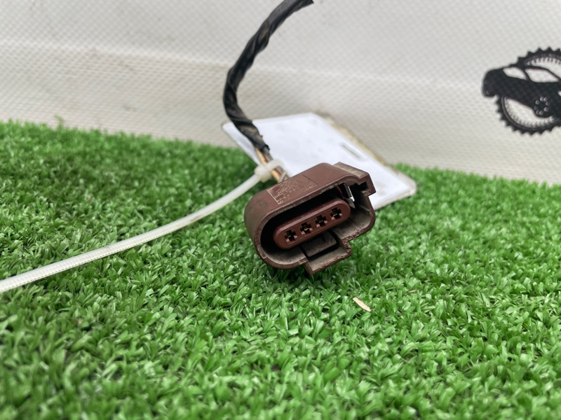 Запчасть разъем SEAT LEON 2010 1P1 6Q0035576A Б/У Разъем SEAT LEON 2010 1P1 6Q0035576A Б/У