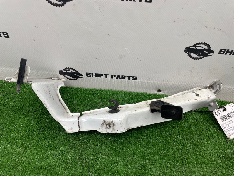 Кронштейн крыла передний левый A4 2008 B8 CDHB