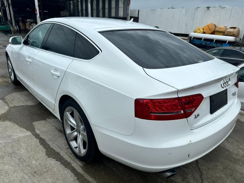 Насос омывателя фар A5 2011 8T CDNC Насос омывателя фар A5 2011 8T CDNC