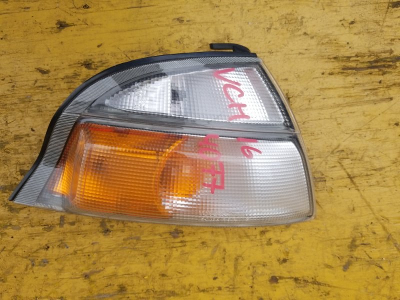 Габарит Toyota Grand Hiace VCH16 5VZ 1998 передний правый
