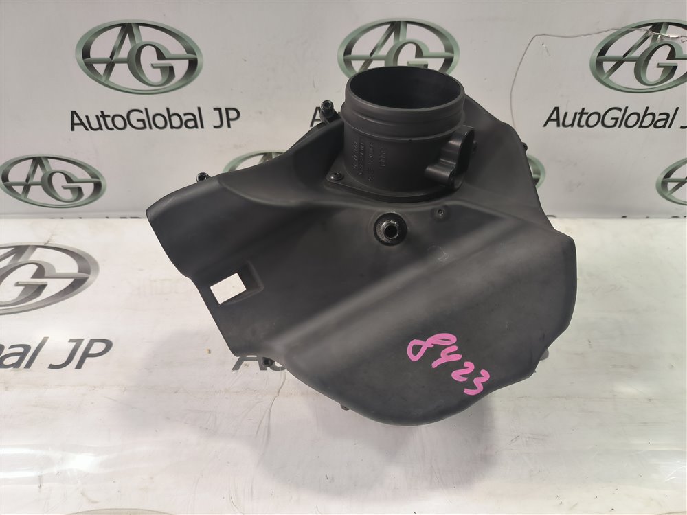 Запчасть Корпус воздушного фильтра  левый AUDI A8 4H0133823J Контрактный Год: 2011   Снят с контрактного авто, без пробега по России. Товар оценивайте по фото.