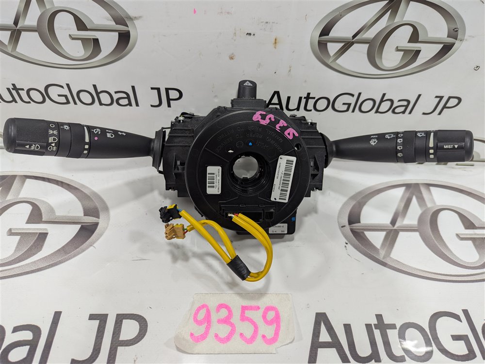 Запчасть Блок подрулевых переключателей  JEEP GRAND CHEROKEE 5143309AA Контрактный Год: 2006   Под туманки. Со шлейф-лентой airbag. 
Снят с контрактного авто, без пробега по России. Состояние оценивайте по фото.  Кросс: 5143315AE, 5143310AC