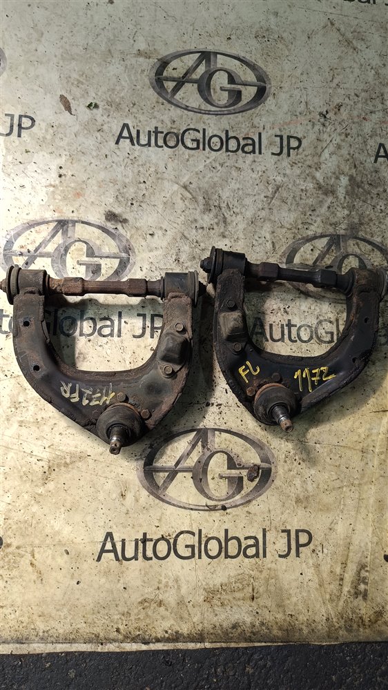 Запчасть Рычаг  передний правый MITSUBISHI CANTER - Контрактный Год: 1997   Верхний. Цена за 1 штуку, продаются парой.
Сняты с контрактного авто, без пробега по России. Состояние оценивайте по фото.