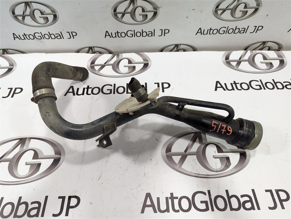 Запчасть Горловина топливного бака  TOYOTA GRANVIA 7720126200 Контрактный Год: 1998   Снята с контрактного авто, без пробега по России. Состояние оценивайте по фото.