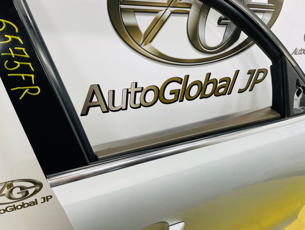 Дверь правая передняя для AUDI Q5 8R CTVA, 8R0831052E 3 ракурс Дверь правая передняя для AUDI Q5 8R CTVA, 8R0831052E 3 ракурс