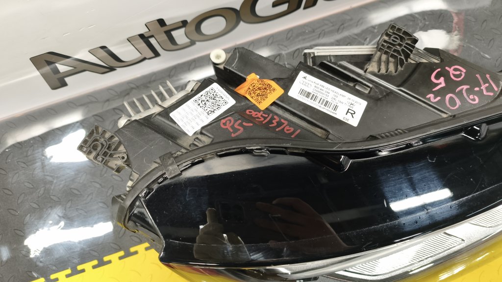 Фара правая передняя для AUDI Q5 FY, 80D941034 15 ракурс Фара правая передняя для AUDI Q5 FY, 80D941034 15 ракурс