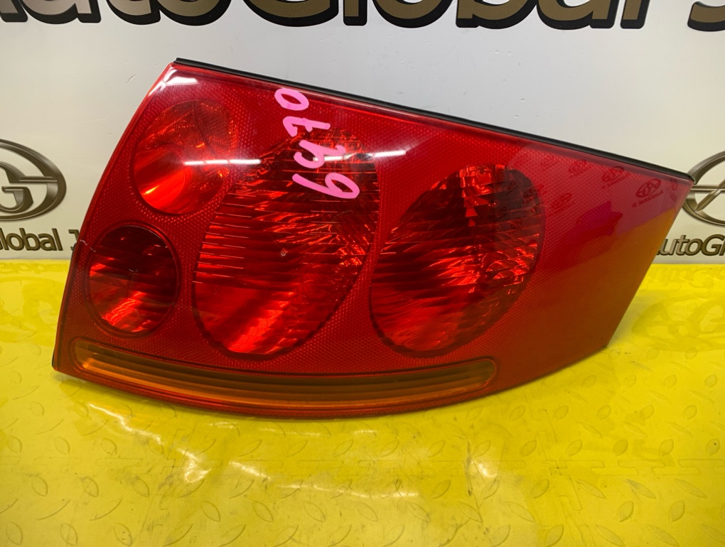 Стоп-сигнал правый задний для AUDI TT 8N AUQ, 8N0945096D 2 ракурс Стоп-сигнал правый задний для AUDI TT 8N AUQ, 8N0945096D 2 ракурс
